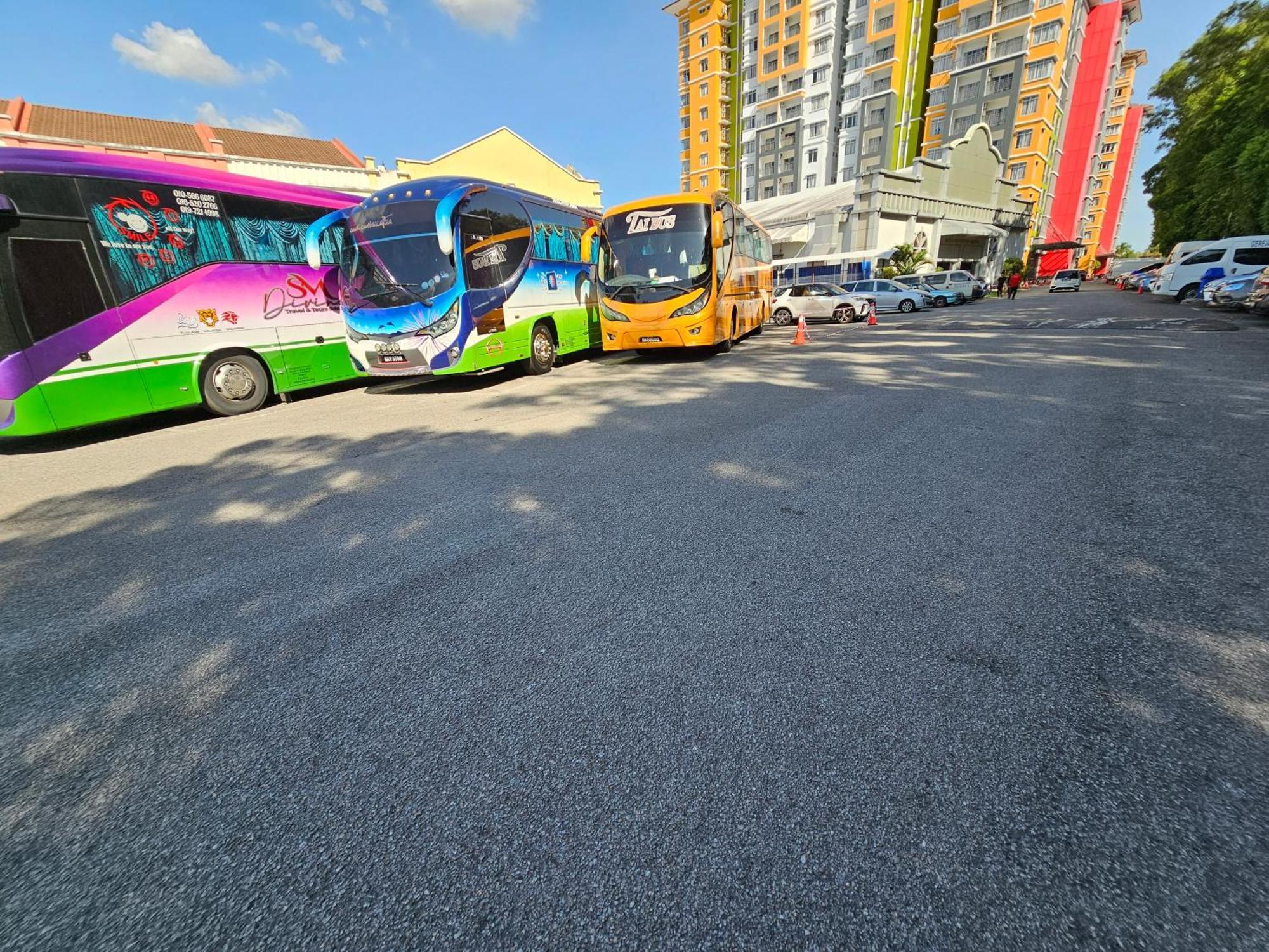 Paragon Water Themepark Suites Melaka By Ggm Exterior photo